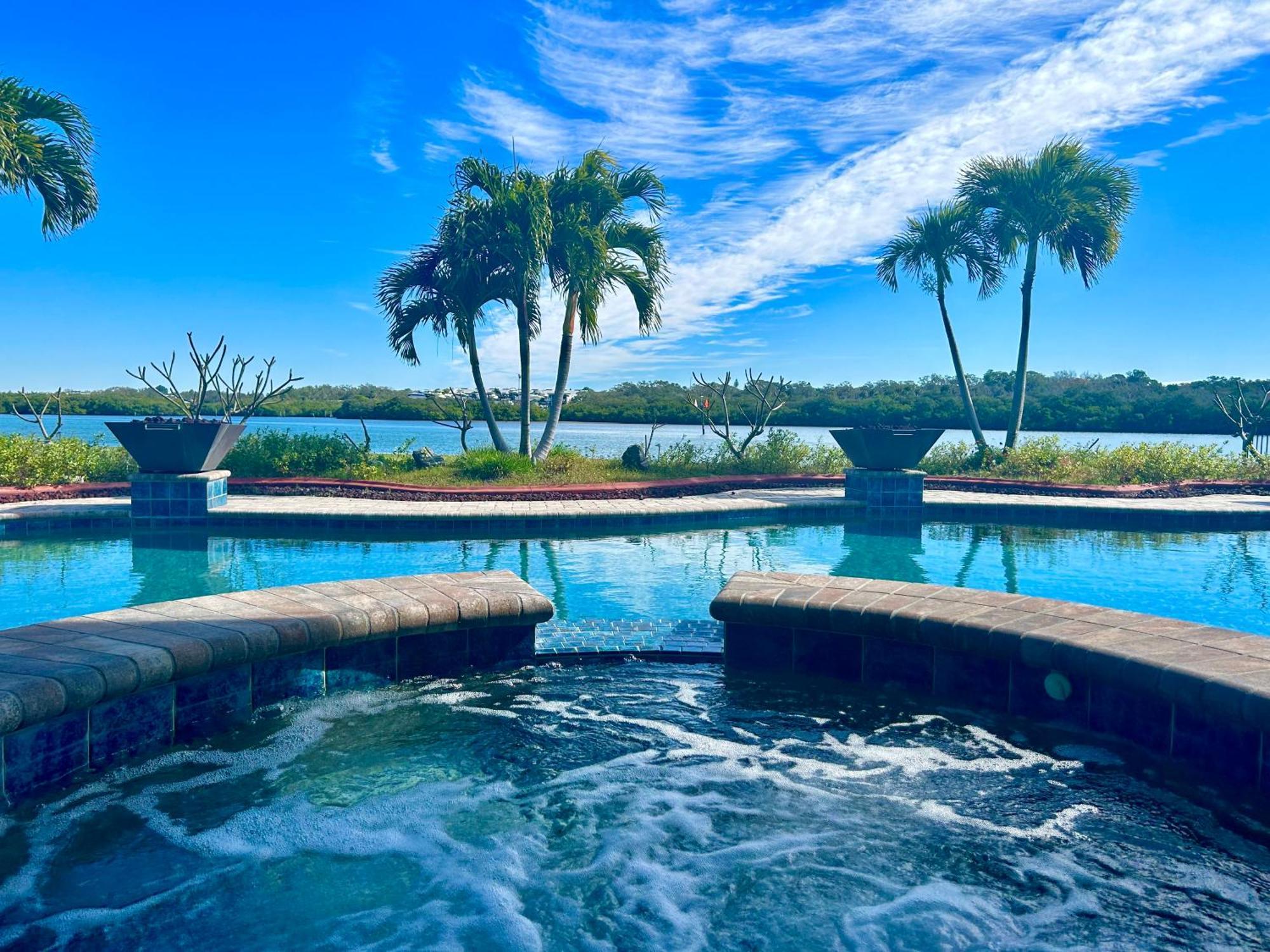 Guest Suite - Waterfront -Pool & Hot Tub- Walk To Beach Clearwater Beach Extérieur photo