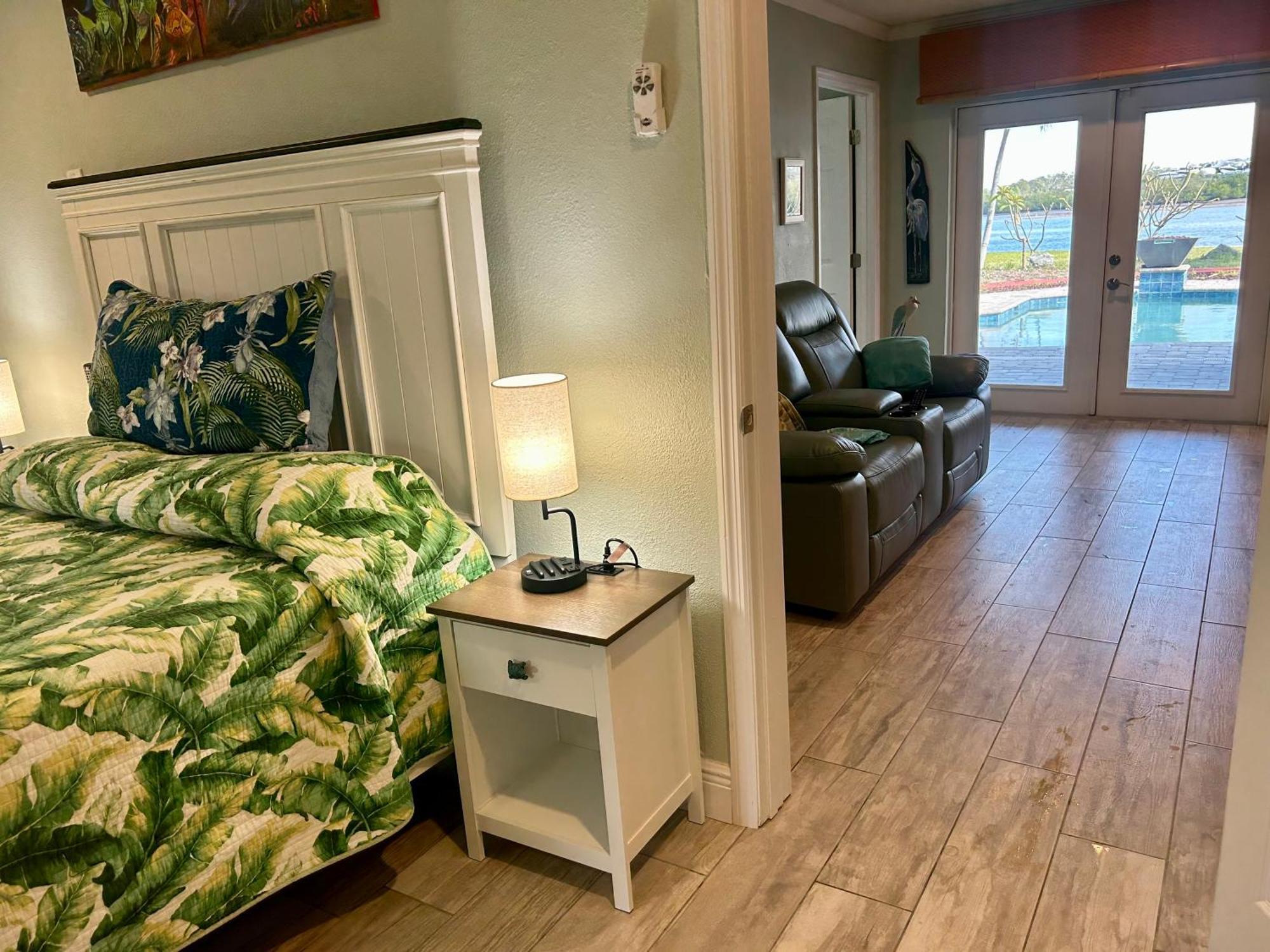 Guest Suite - Waterfront -Pool & Hot Tub- Walk To Beach Clearwater Beach Extérieur photo
