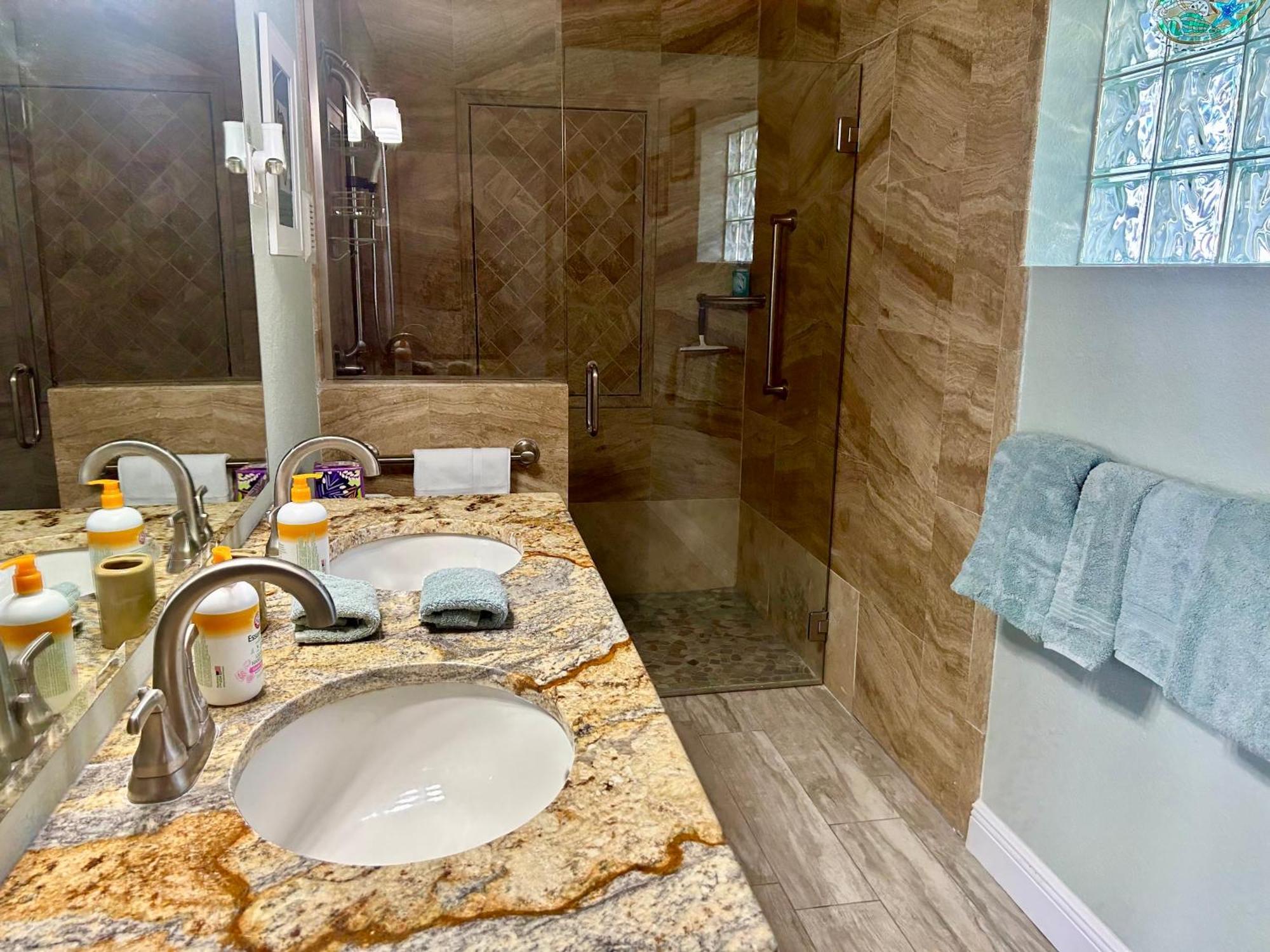 Guest Suite - Waterfront -Pool & Hot Tub- Walk To Beach Clearwater Beach Extérieur photo